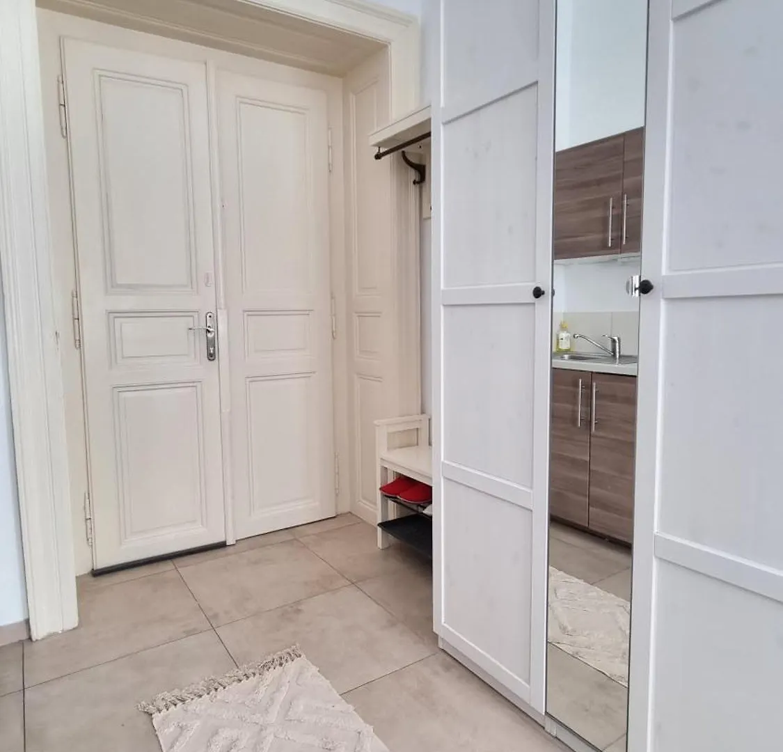Finnem Rentals Tyrsova Praga Appartamento