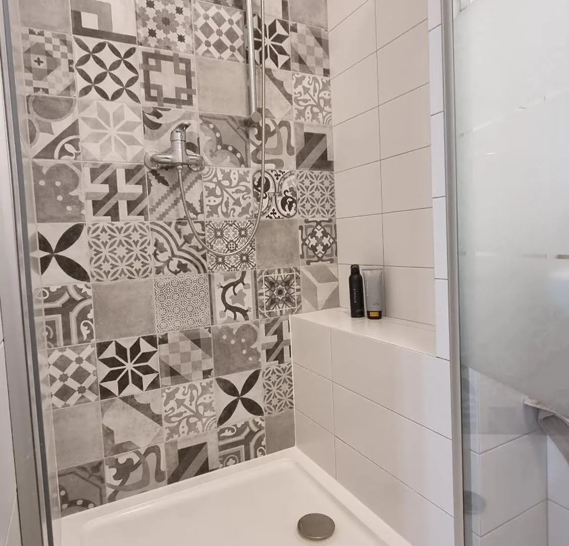 Finnem Rentals Tyrsova Praga Appartamento