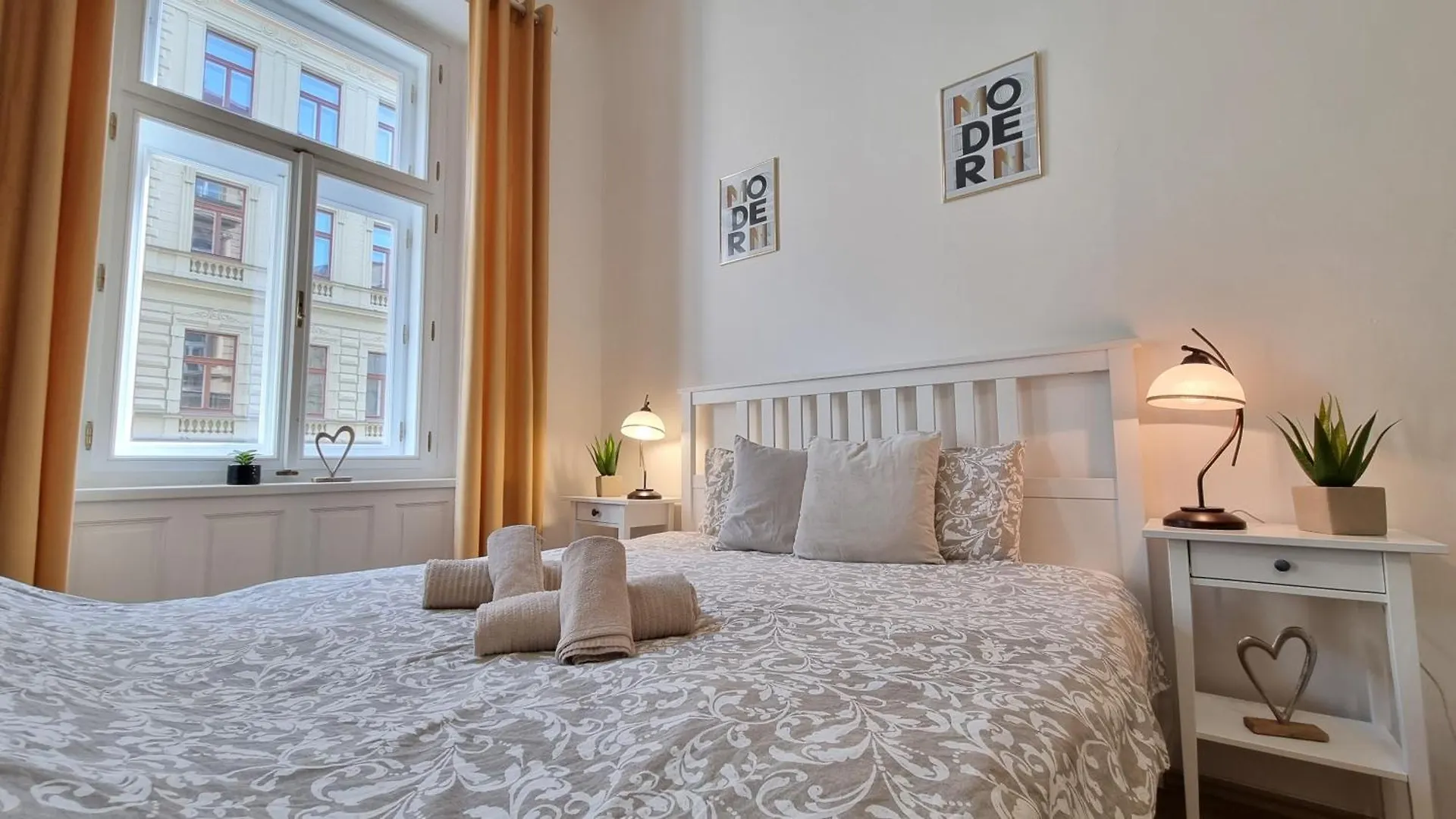 Finnem Rentals Tyrsova Praga Apartament